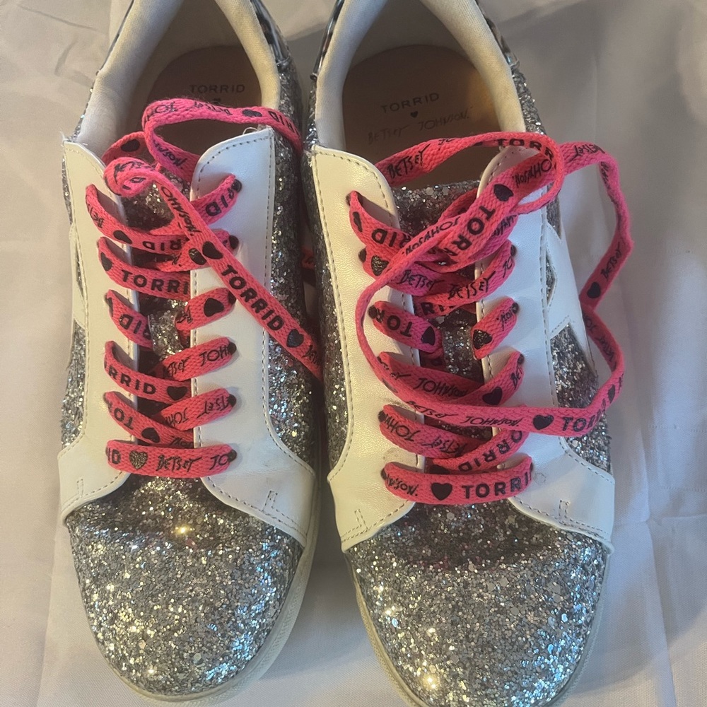Betsey Johnson Torrid Sneakers Women’s 10W Silver Glitter Pink Shoelaces Collab